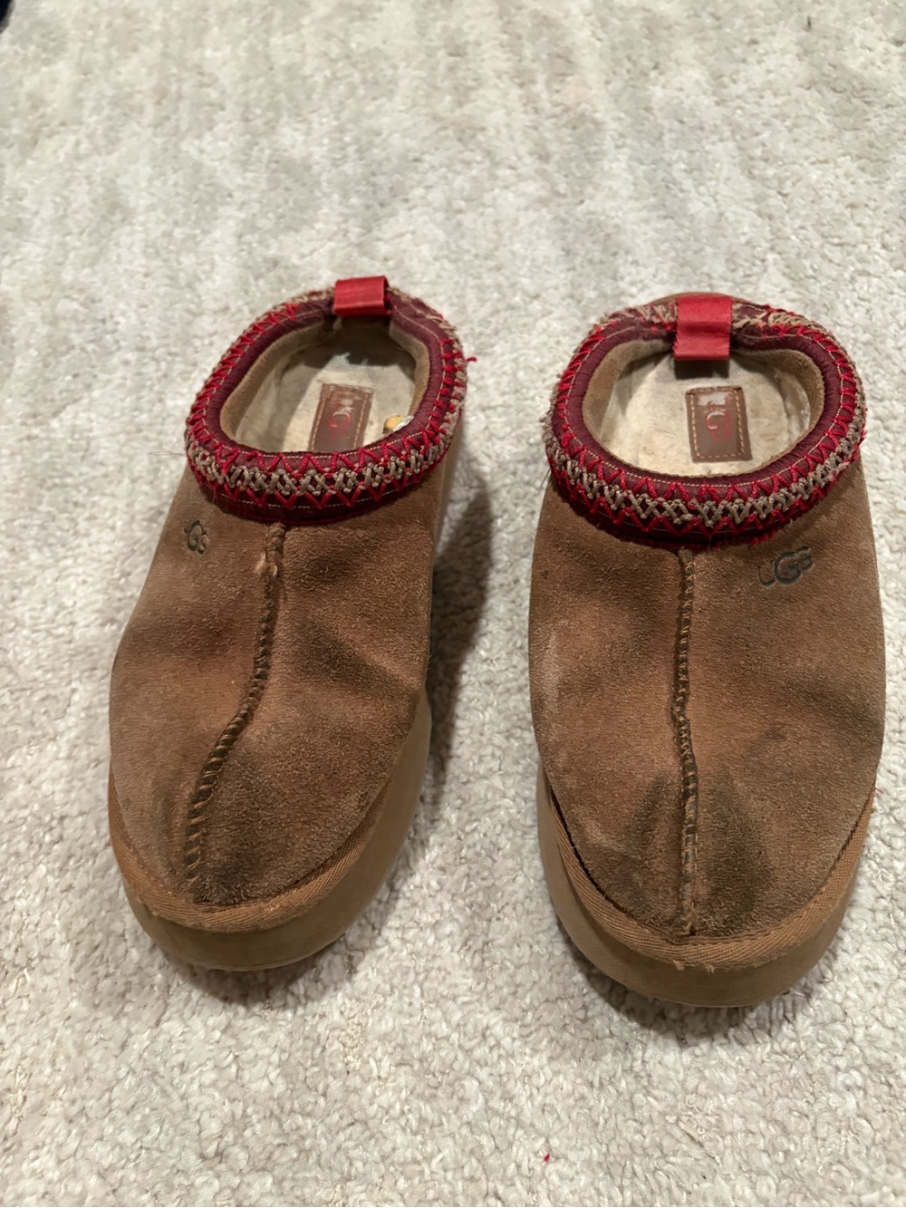 💕 UGG Chestnut Suede Platform Clog with Red Trim - Picture 3 of 6